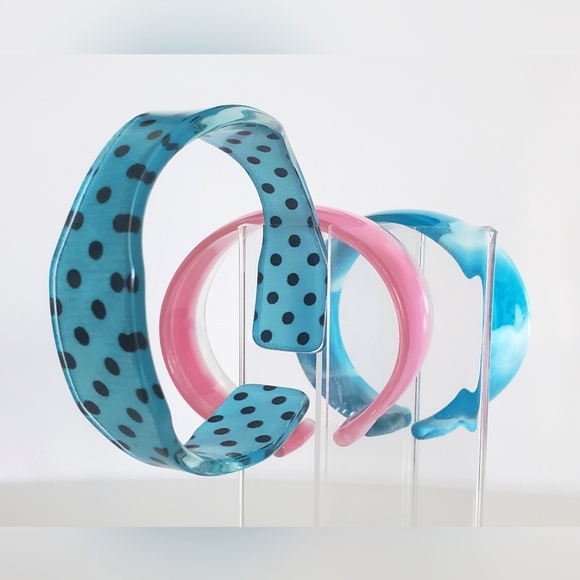 Lot of 3 plastic acrylic cuff bangles bracelets blue pink polka-dots Unique - Picture 6 of 6